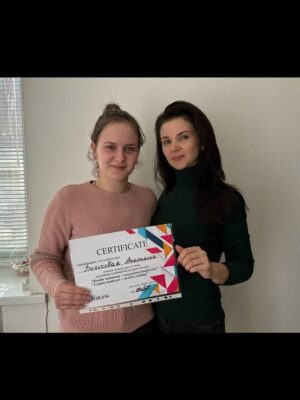 Ученицы с дипломами курс по гель лаку Мариуполь